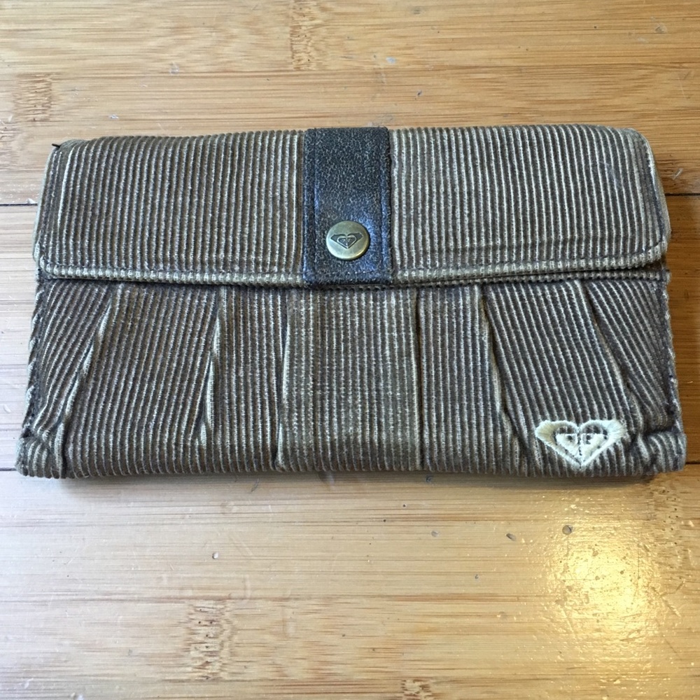👌🏽 Corduroy-style Roxy Wallet 👌🏽